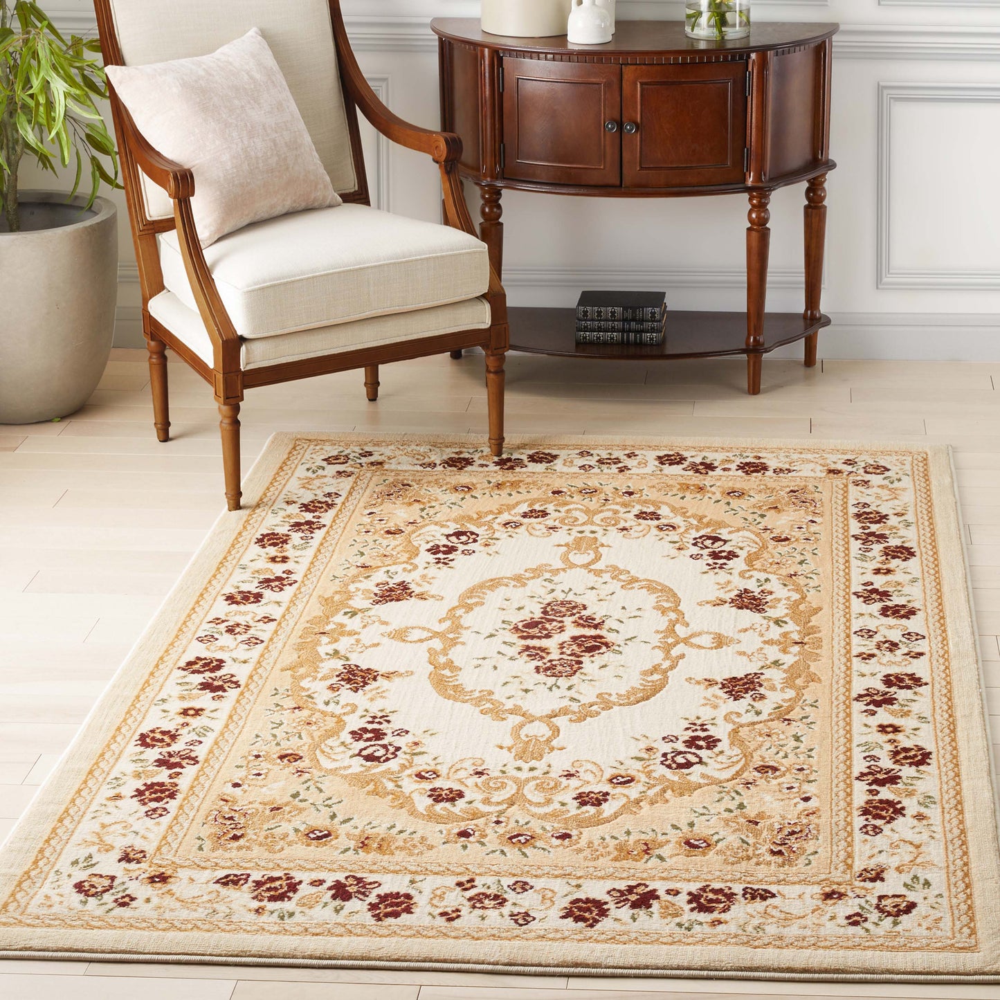 Versaille Ivory Traditional Rug 1832