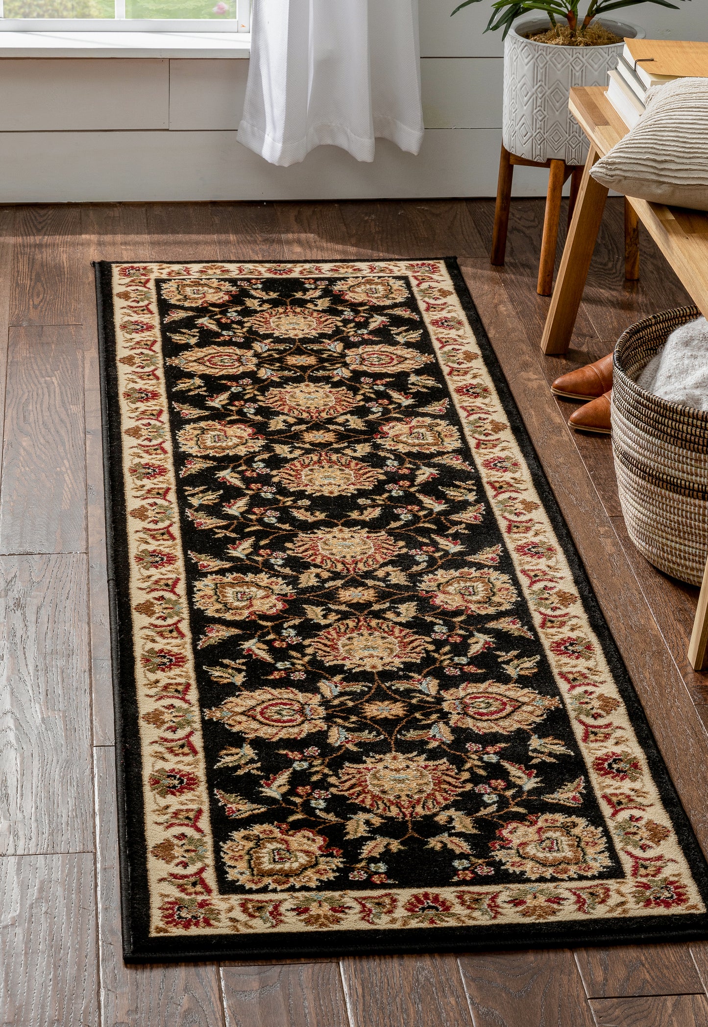 Abbasi Black Traditional Rug 3603