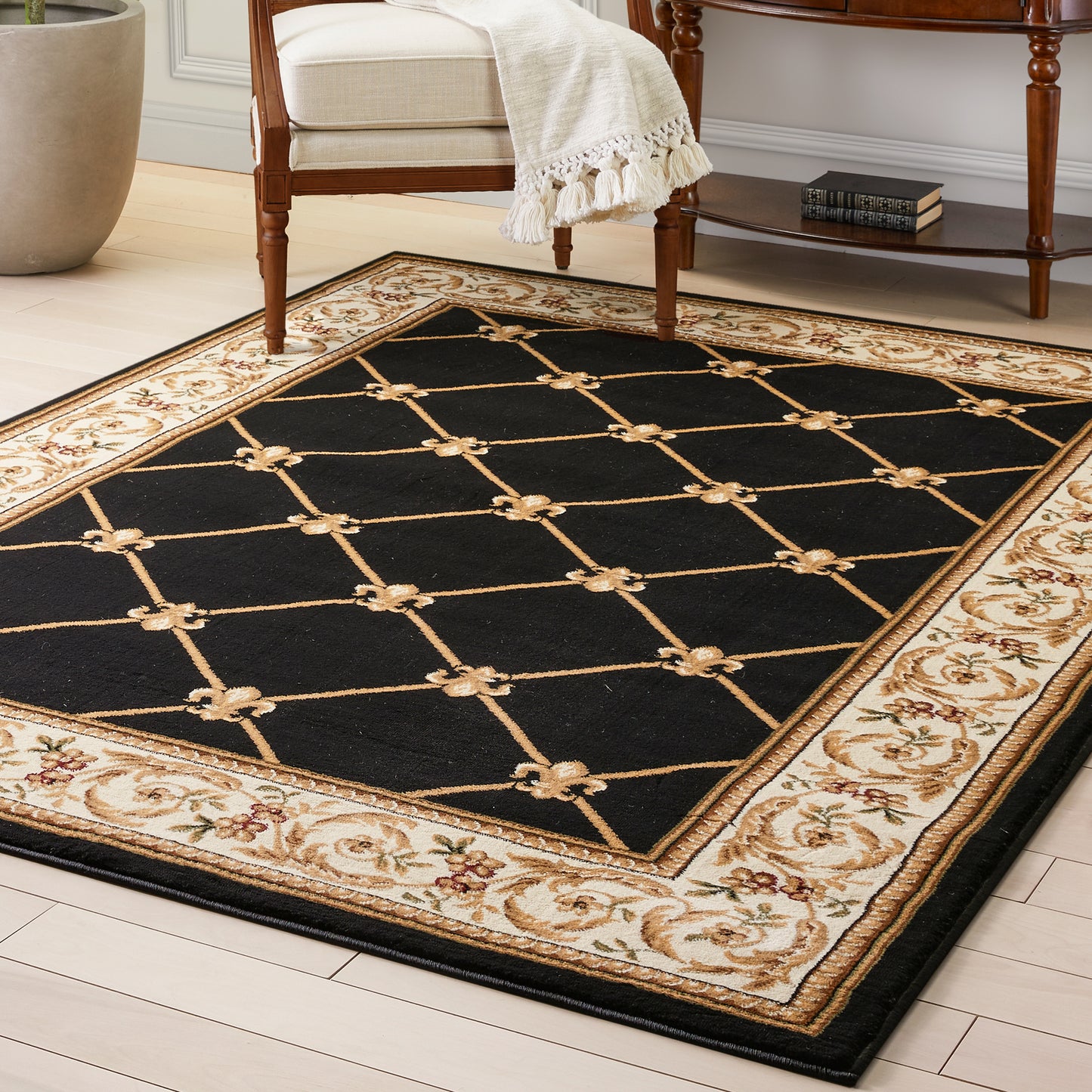 Fleur De Lis Black Formal Rug 3623