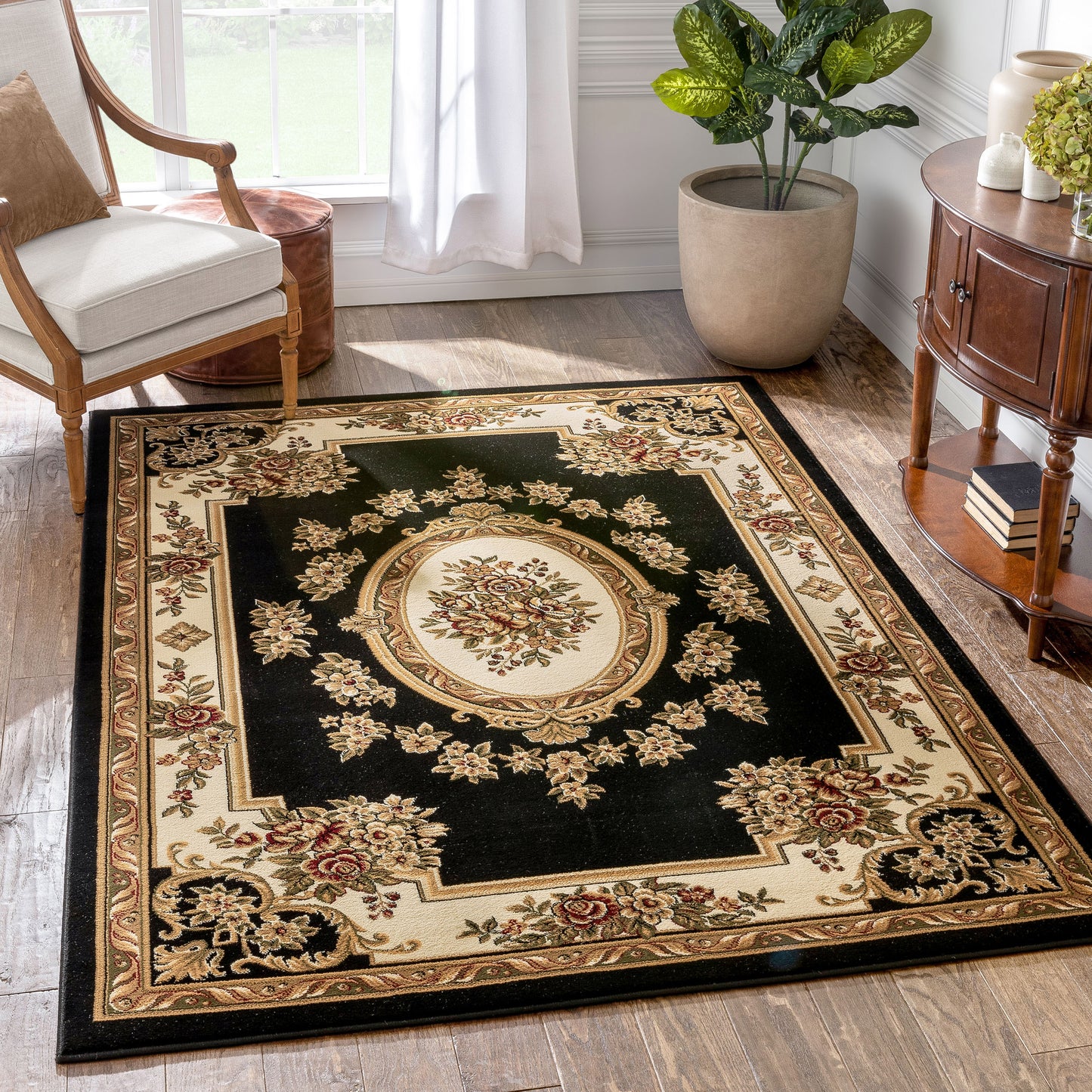 Le Petit Palais Black Traditional Rug 3633