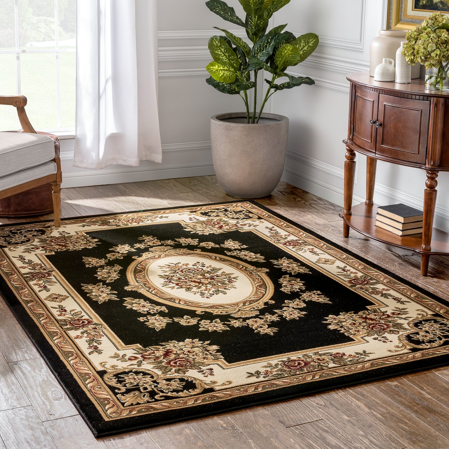 Le Petit Palais Black Traditional Rug 3633