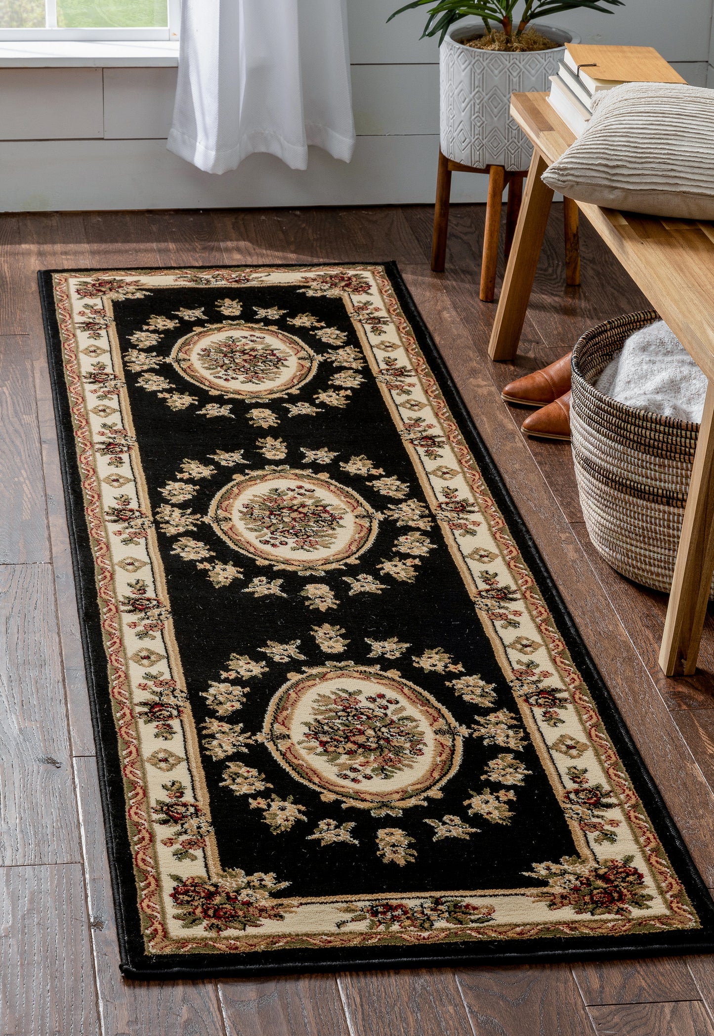 Le Petit Palais Black Traditional Rug 3633