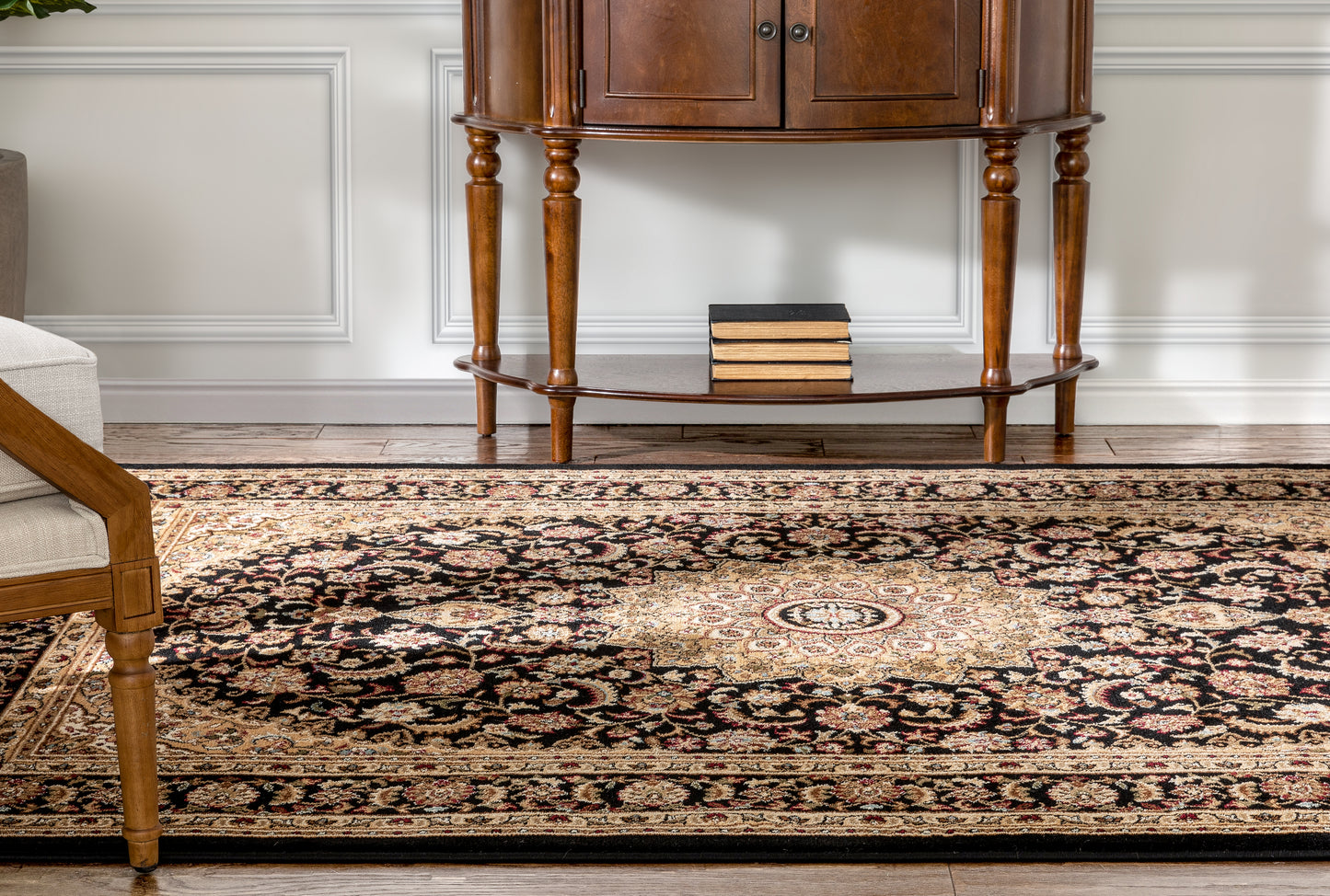 Aviva Black Traditional Rug 3643