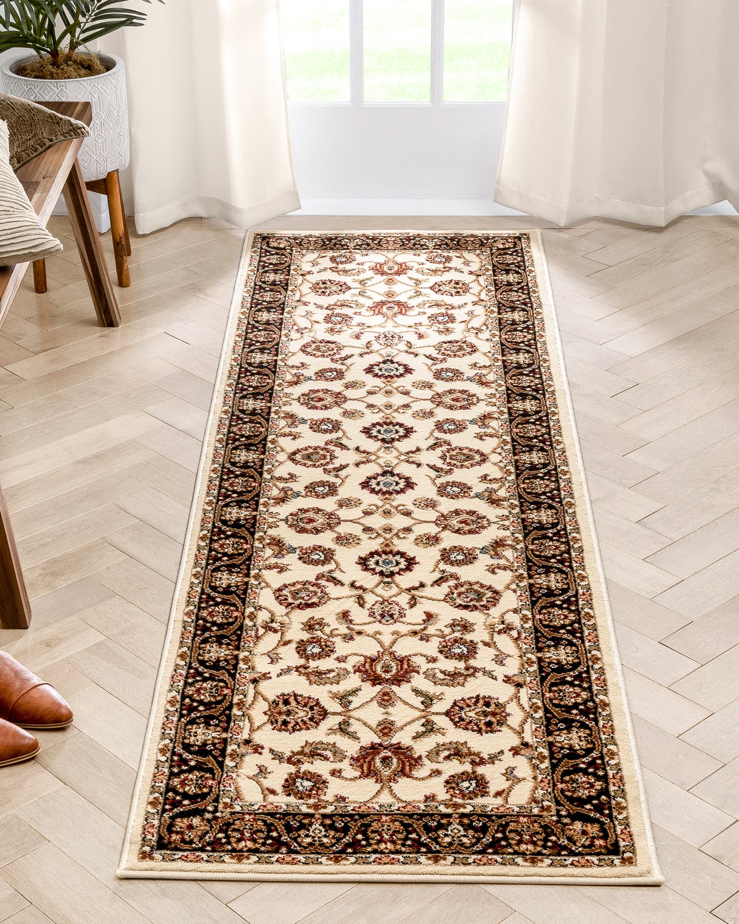 Sarouk Ivory Traditional Rug 54932