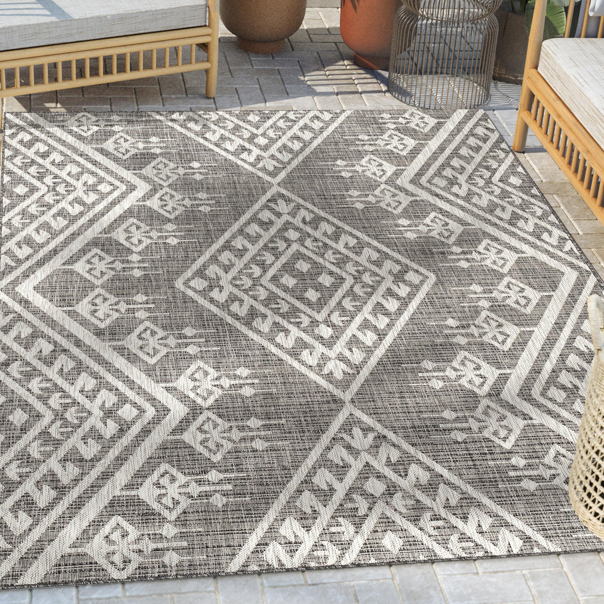 Cascade Tribal Diamond Black Indoor/Outdoor Rug MED-193