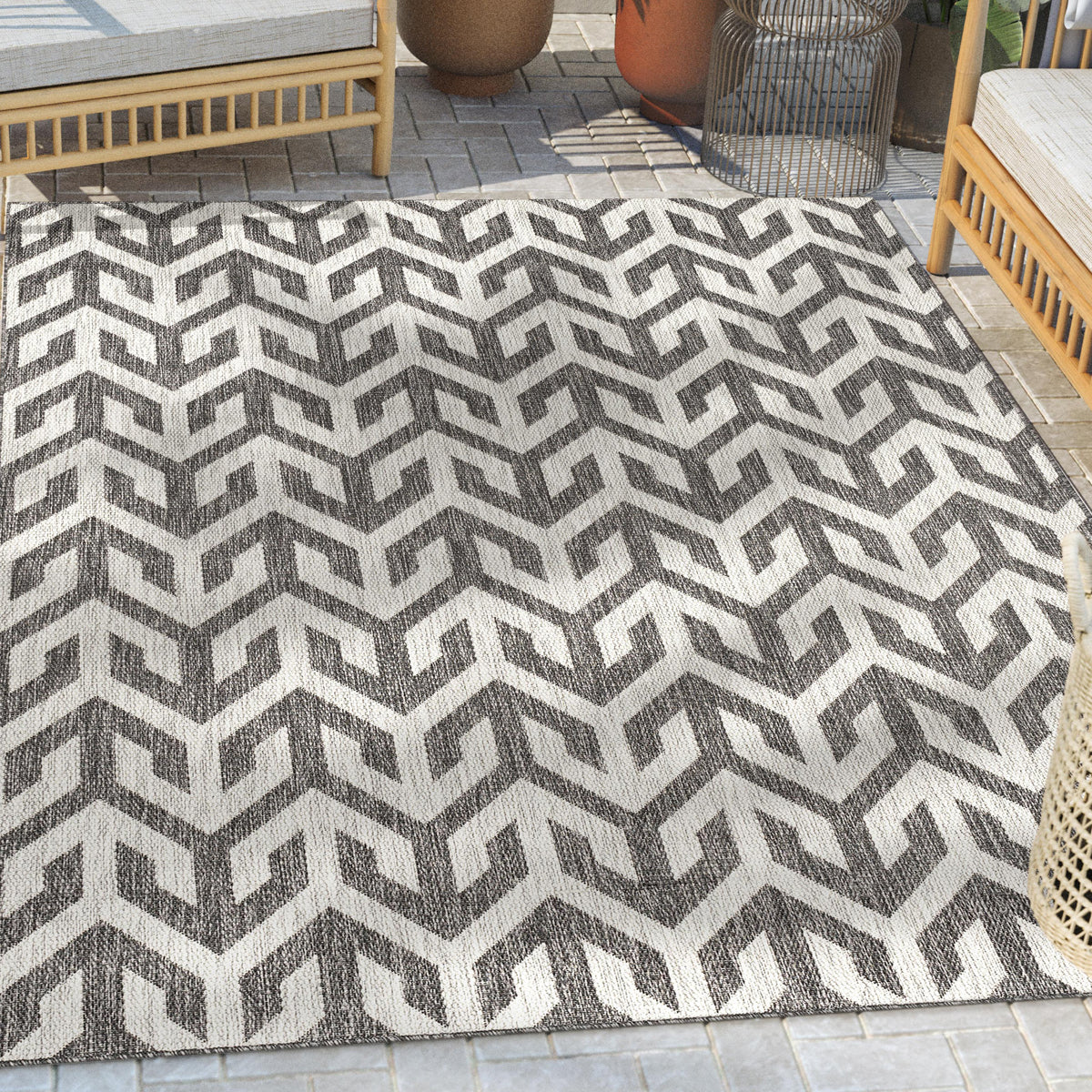 Atlantis Modern Geometric Black Indoor/Outdoor Rug MED-213