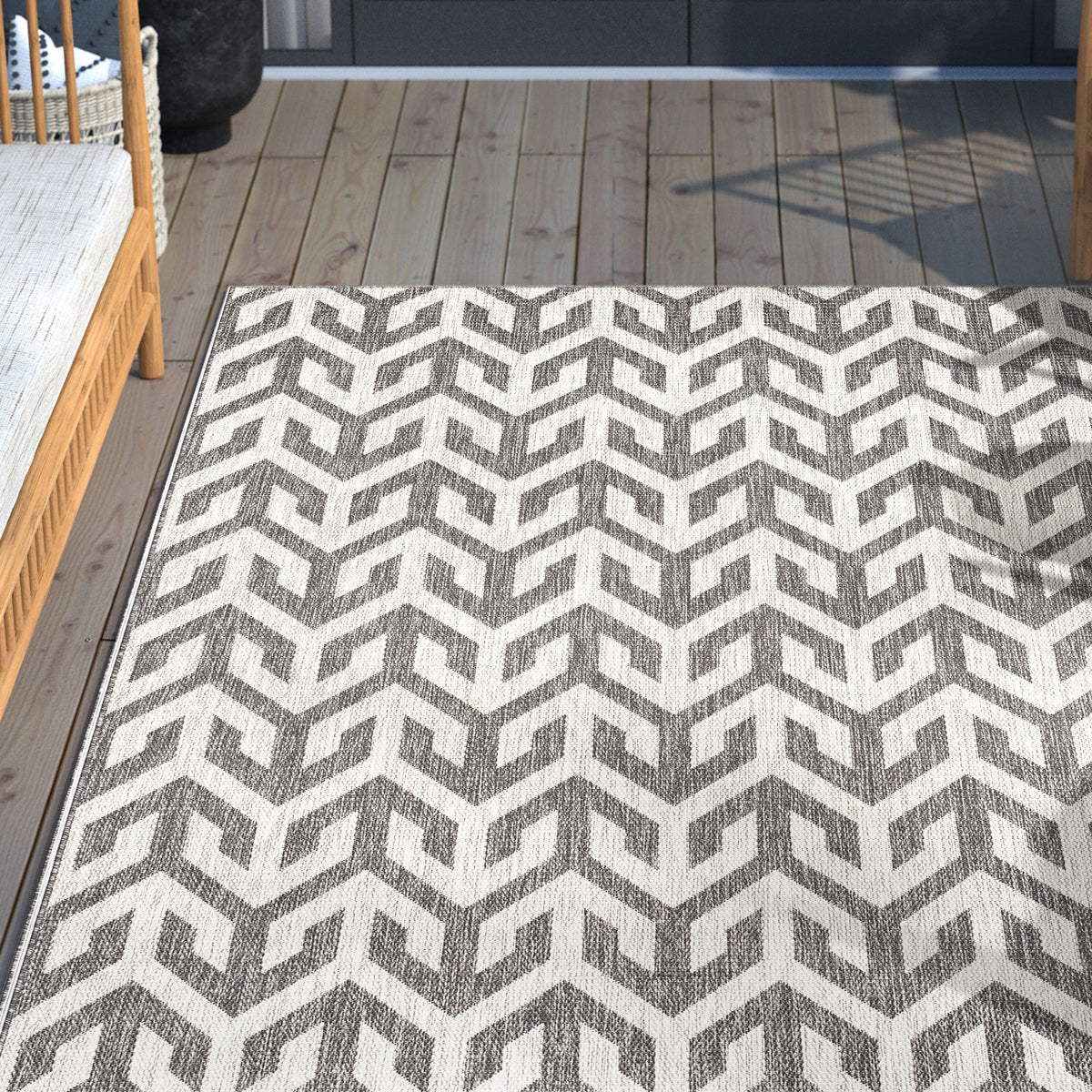 Atlantis Modern Geometric Black Indoor/Outdoor Rug MED-213