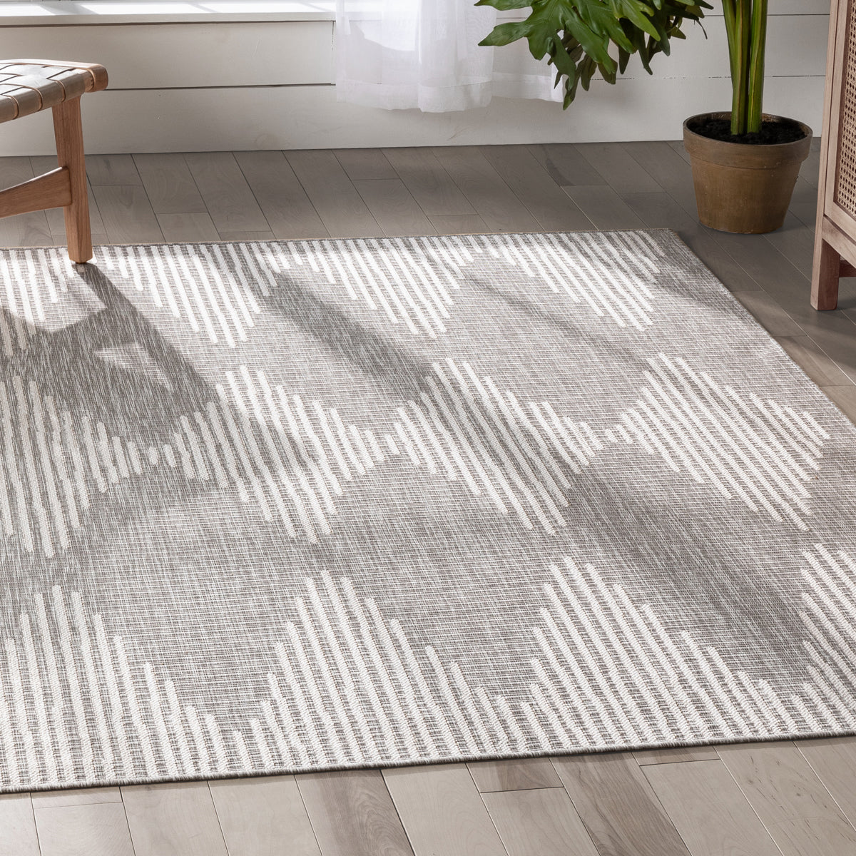 Kai Modern Chevron Pattern Grey Flat-Weave Indoor/Outdoor Rug MIL-67