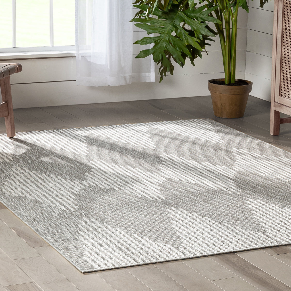 Kai Modern Chevron Pattern Grey Flat-Weave Indoor/Outdoor Rug MIL-67
