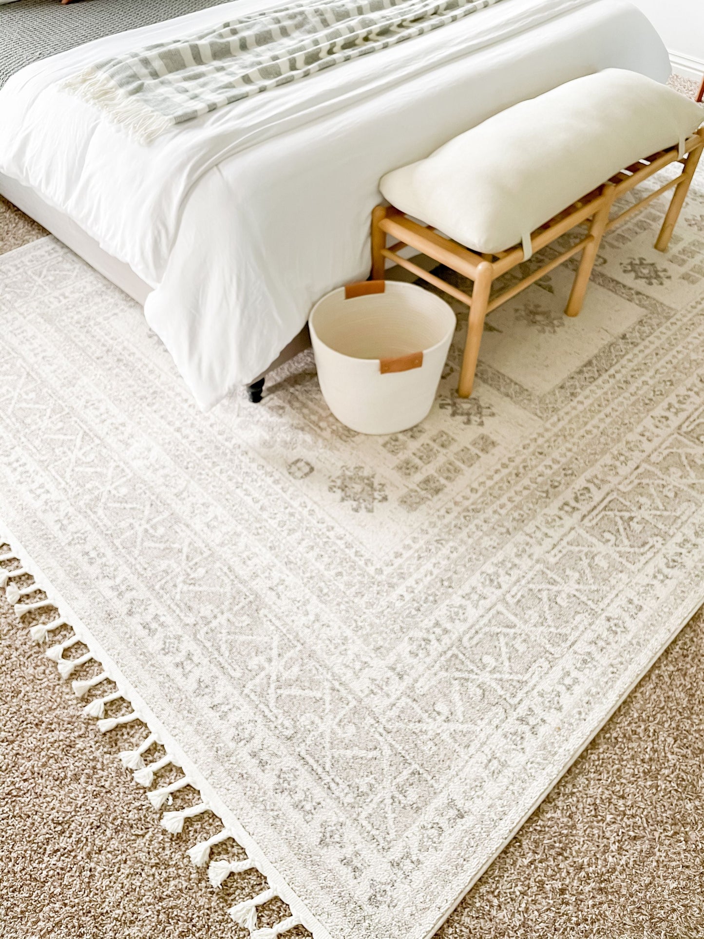 Carina Tribal Medallion Beige Kilim-Style Rug LDL-152