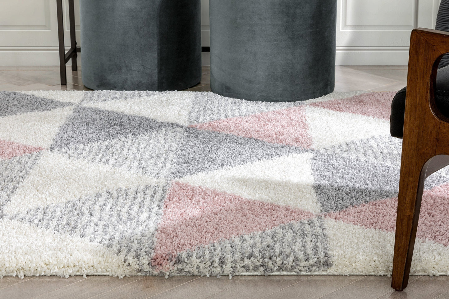 Reily Mid-Century Modern Geometric Triangle Pattern Pink Shag Rug ARD-19