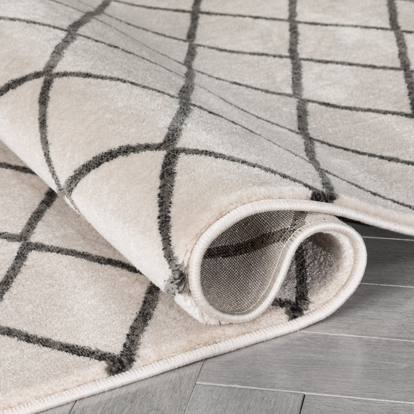 Aiden Trellis Modern Ivory Soft Rug BAL-22