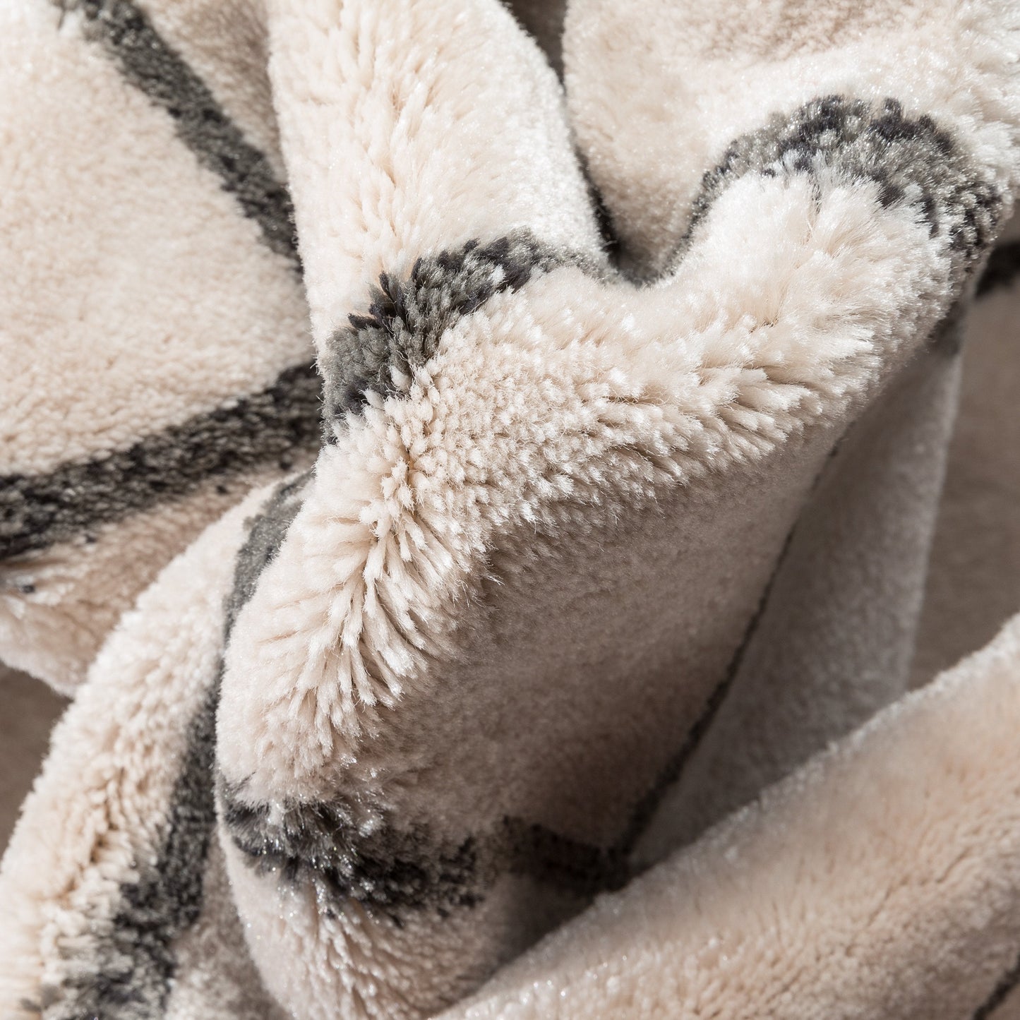 Aiden Trellis Modern Ivory Soft Rug BAL-22