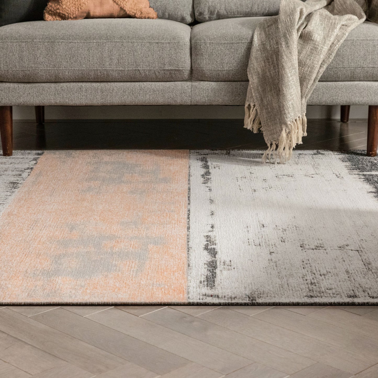 Fanos Modern Distressed Abstract Brush Strokes Salmon Grey Kilim-Style Rug CHA-20