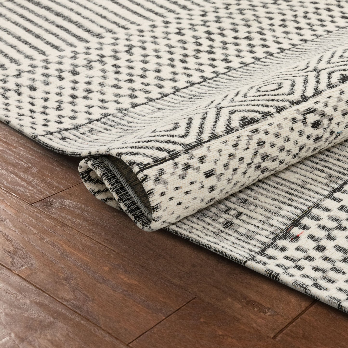 Largo Modern Abstract Geometric Pattern Red Kilim-Style Rug CHA-40