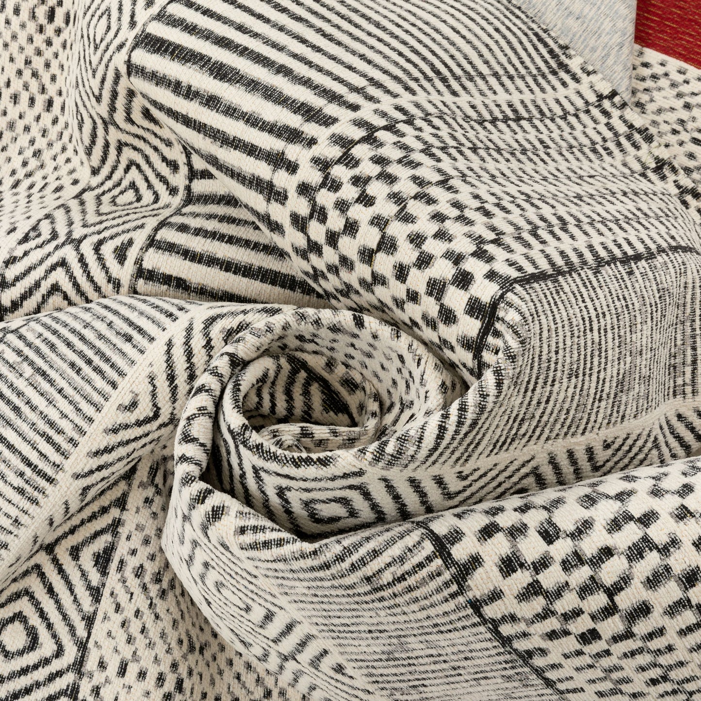 Largo Modern Abstract Geometric Pattern Red Kilim-Style Rug CHA-40