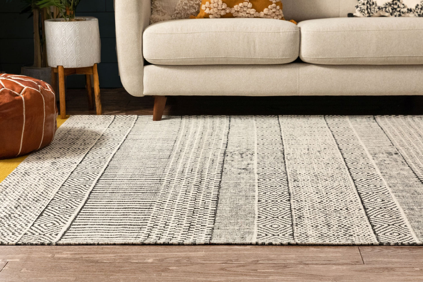 Largo Modern Abstract Geometric Pattern Gold Kilim-Style Rug CHA-41