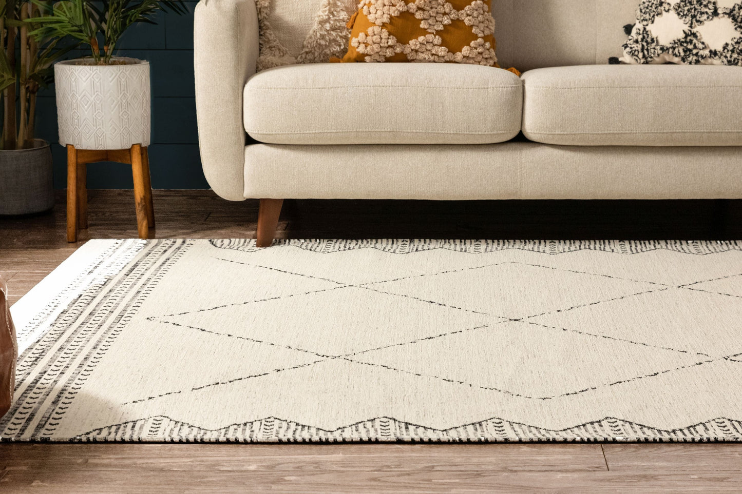 Kippa Moroccan Diamond Pattern Beige Kilim-Style Rug CHA-52