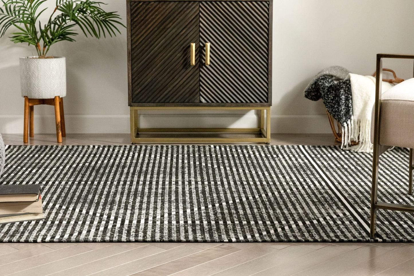 Jato Contemporary Distressed Geometric Pattern Grey Kilim-Style Rug CHA-77