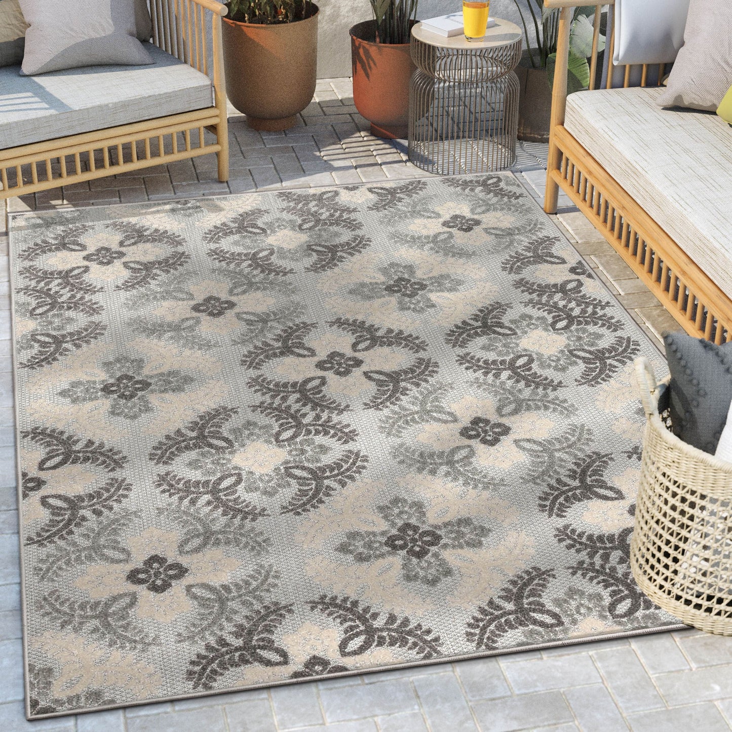 Loewy Modern Geometric Indoor/Outdoor Grey High-Low Rug DO-437