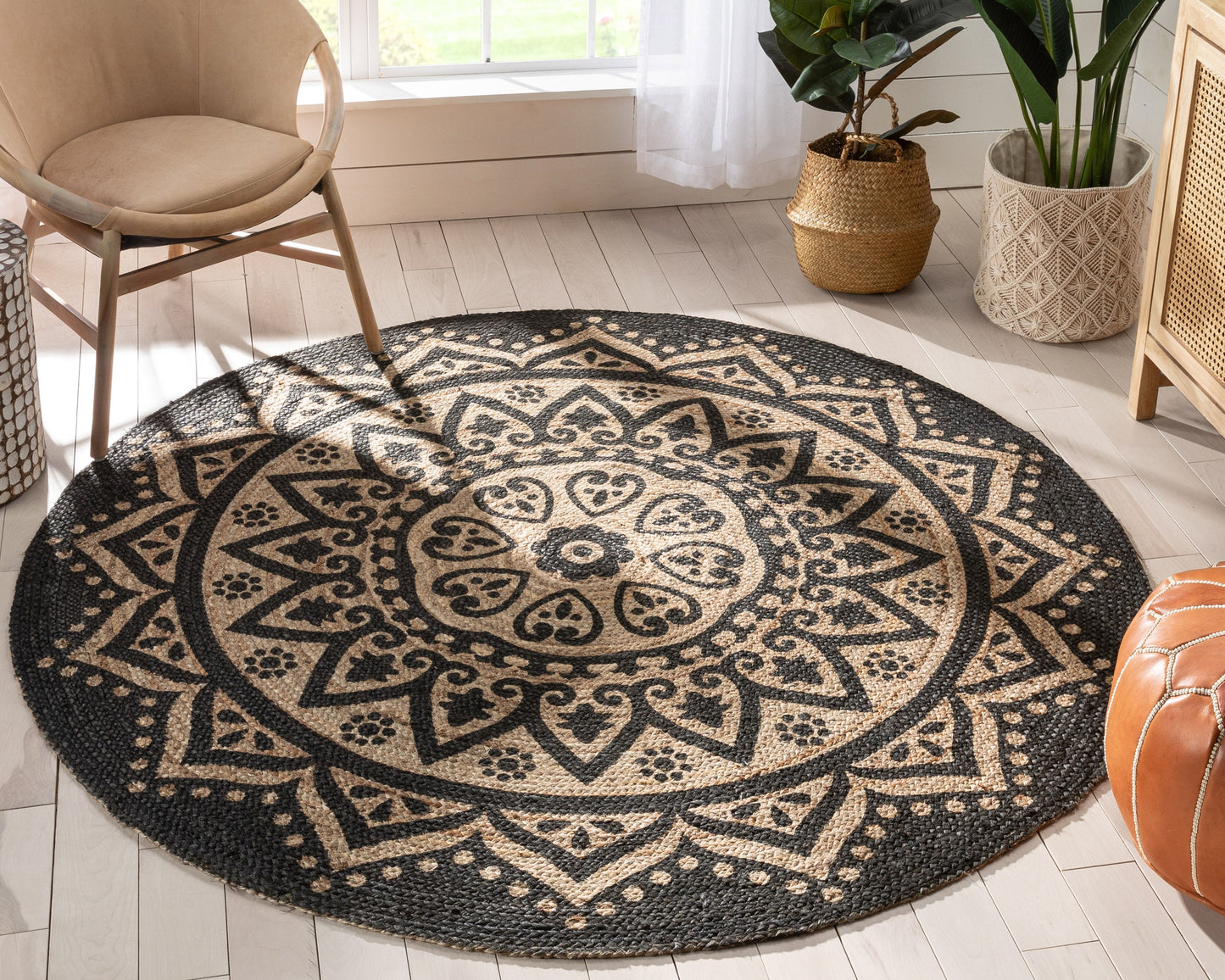 Kiera Bohemian Tribal Hand-Braided Jute Black Natural Rug IRI-13