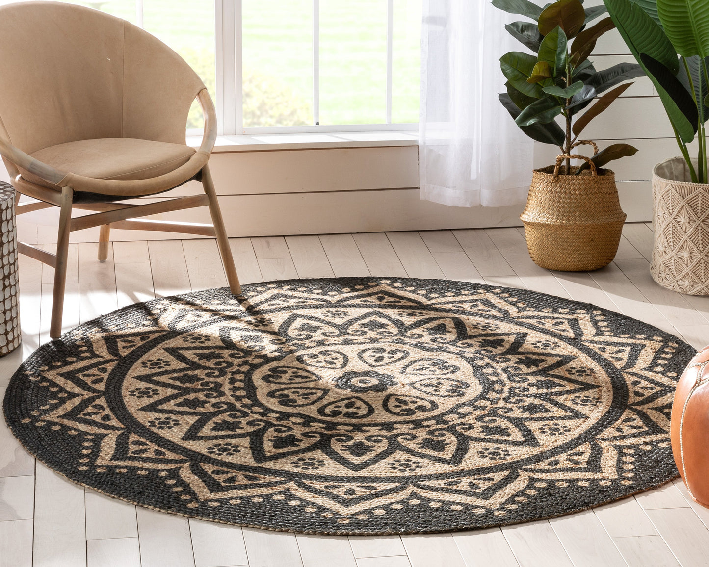 Kiera Bohemian Tribal Hand-Braided Jute Black Natural Rug IRI-13