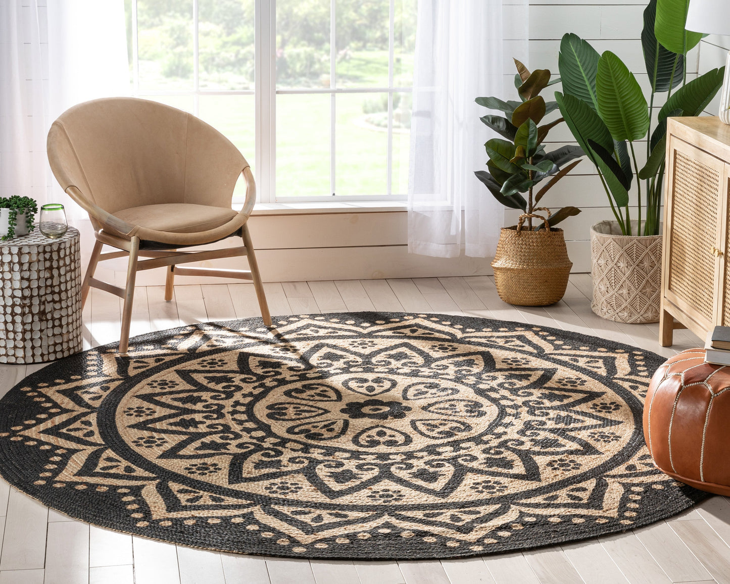 Kiera Bohemian Tribal Hand-Braided Jute Black Natural Rug IRI-13