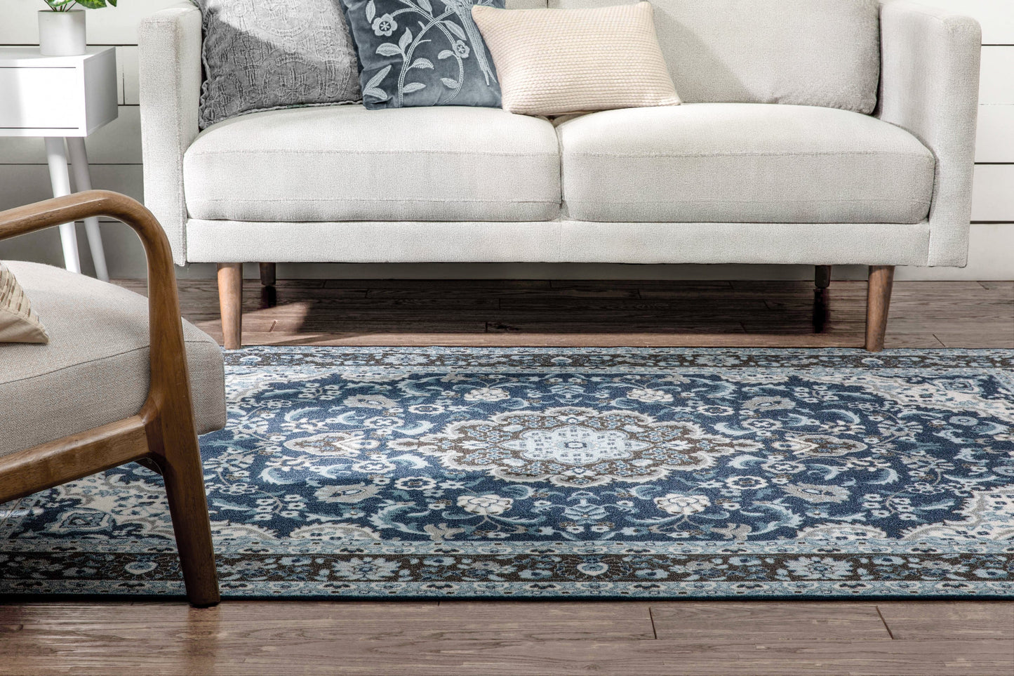 Gene Traditional Medallion Persian Blue Non-Slip Machine Washable Low Pile Indoor/Outdoor Rug KC-174