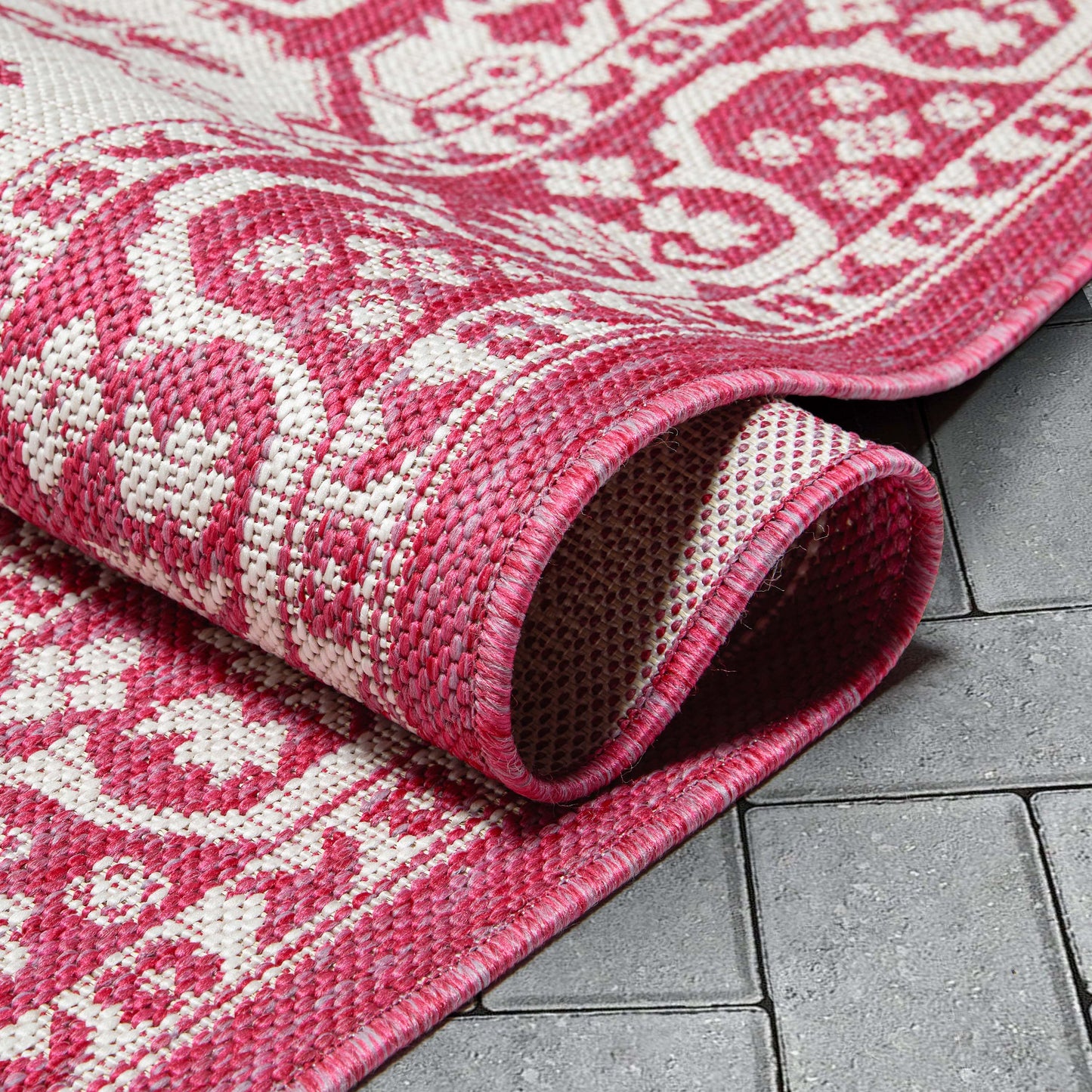 Celesine Oriental Medallion Indoor/Outdoor Fuschia Flat-Weave Rug LIA-190