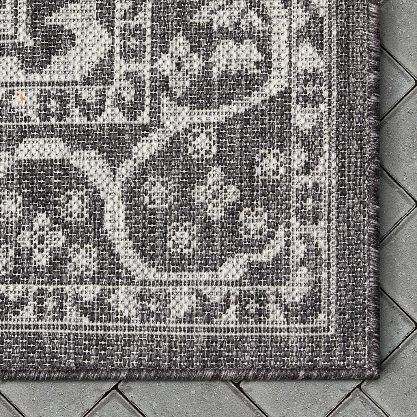 Celesine Oriental Medallion Indoor/Outdoor Black Flat-Weave Rug LIA-193