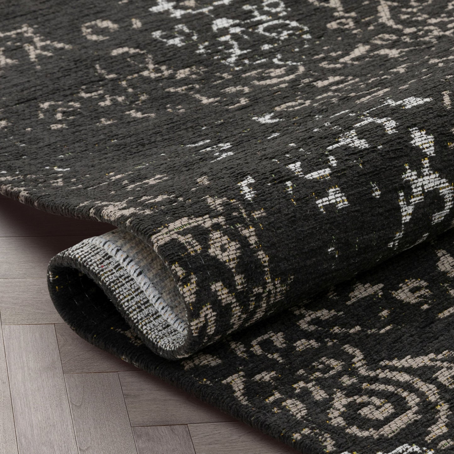 Jesi Vintage Distressed Damask Pattern Black Kilim-Style Rug LL-57