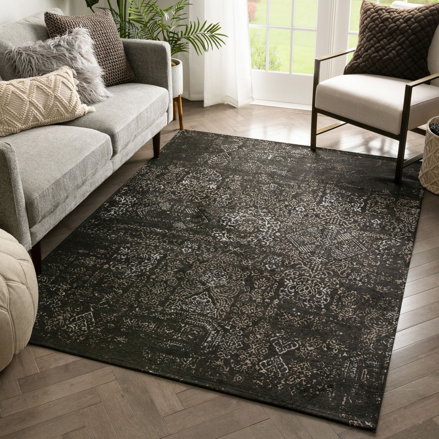 Jesi Vintage Distressed Damask Pattern Black Kilim-Style Rug LL-57