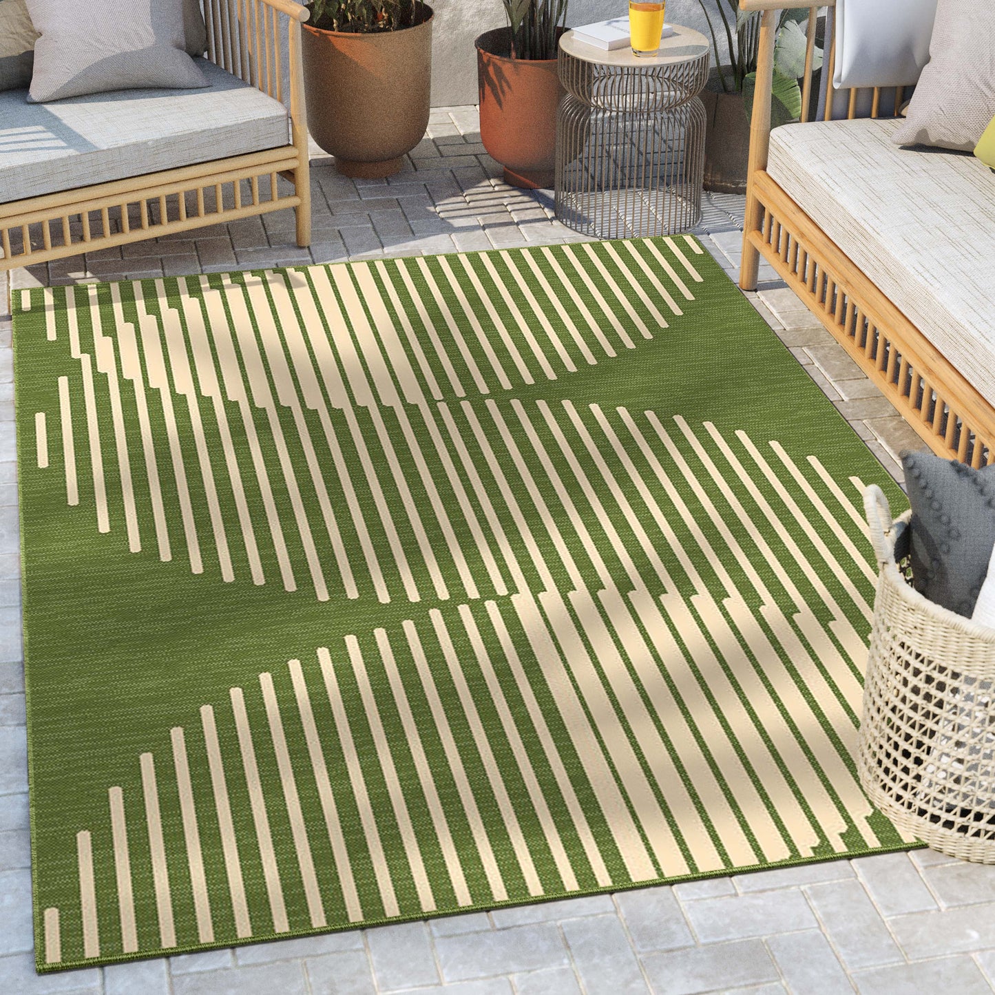 Alder Modern Stripes Indoor/Outdoor Green Flat-Weave Rug MED-175
