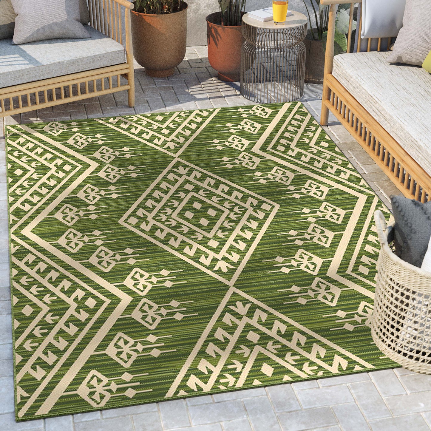 Cascade Tribal Diamond Pattern Indoor/Outdoor Green Flat-Weave Rug MED-195