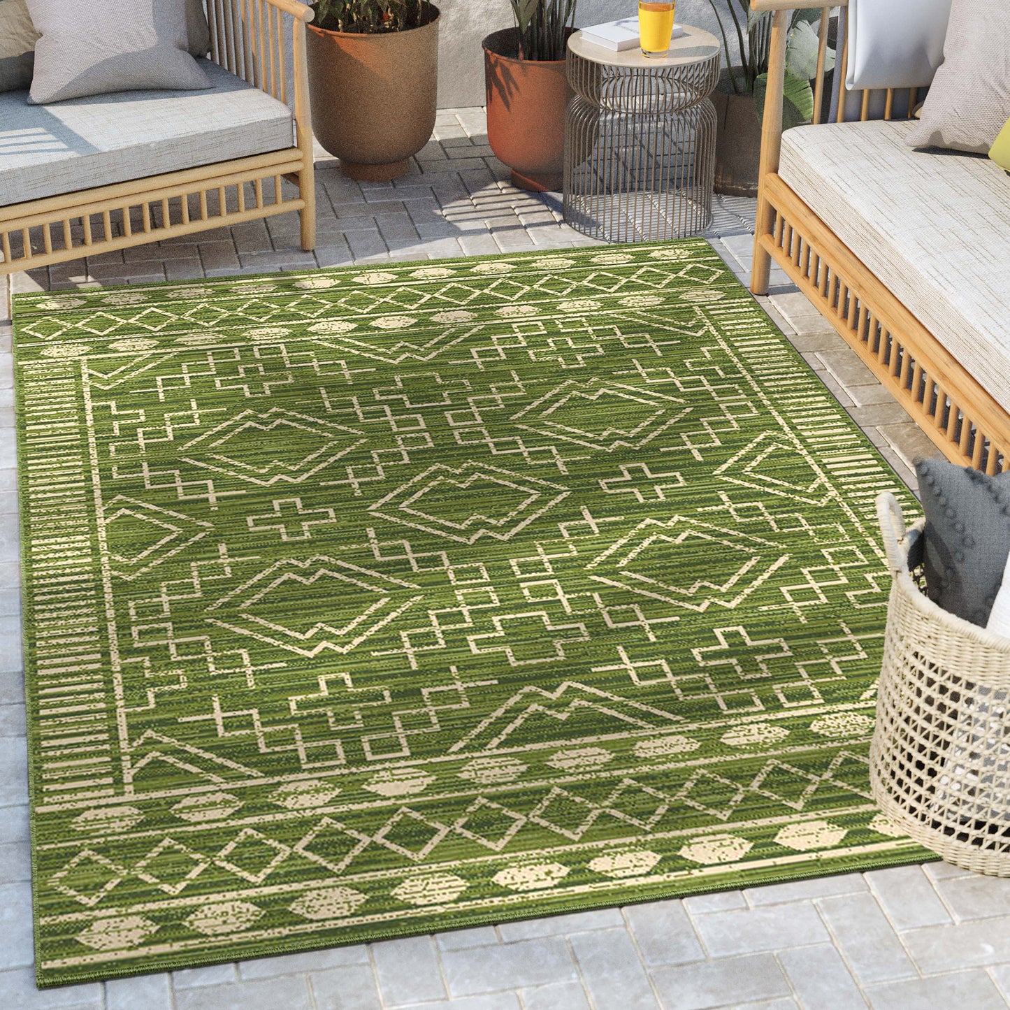 Quay Tribal Indoor/Outdoor Green Flat-Weave Rug MED-205