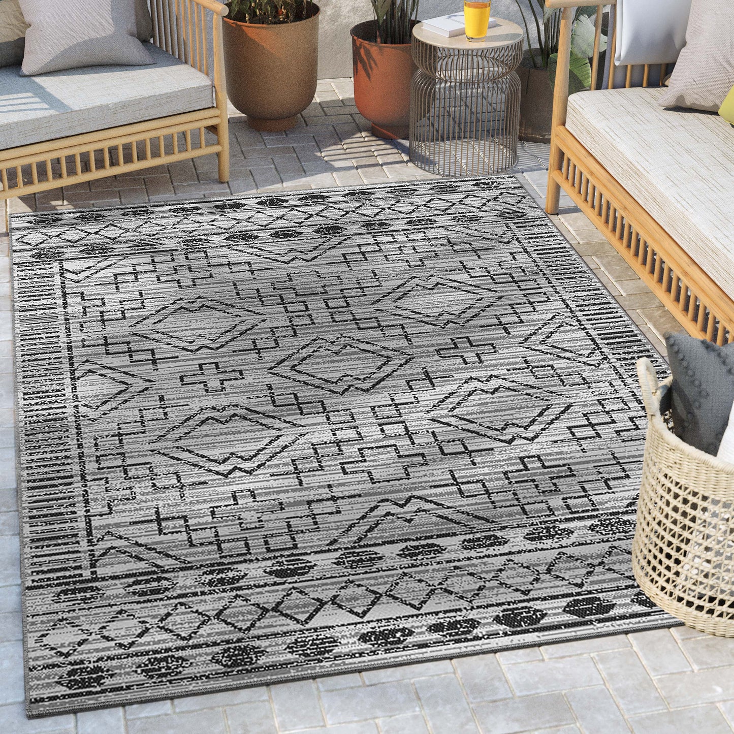 Quay Tribal Indoor/Outdoor Grey Flat-Weave Rug MED-207