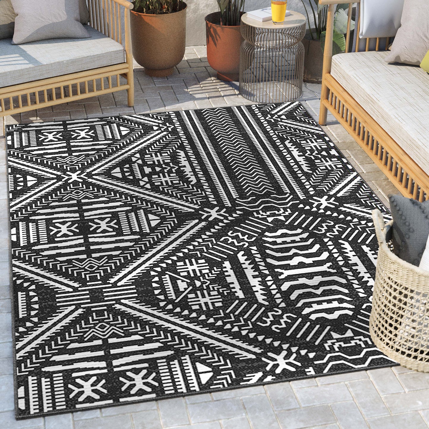 Khalo Tribal Indoor/Outdoor Black Flat-Weave Rug MED-223