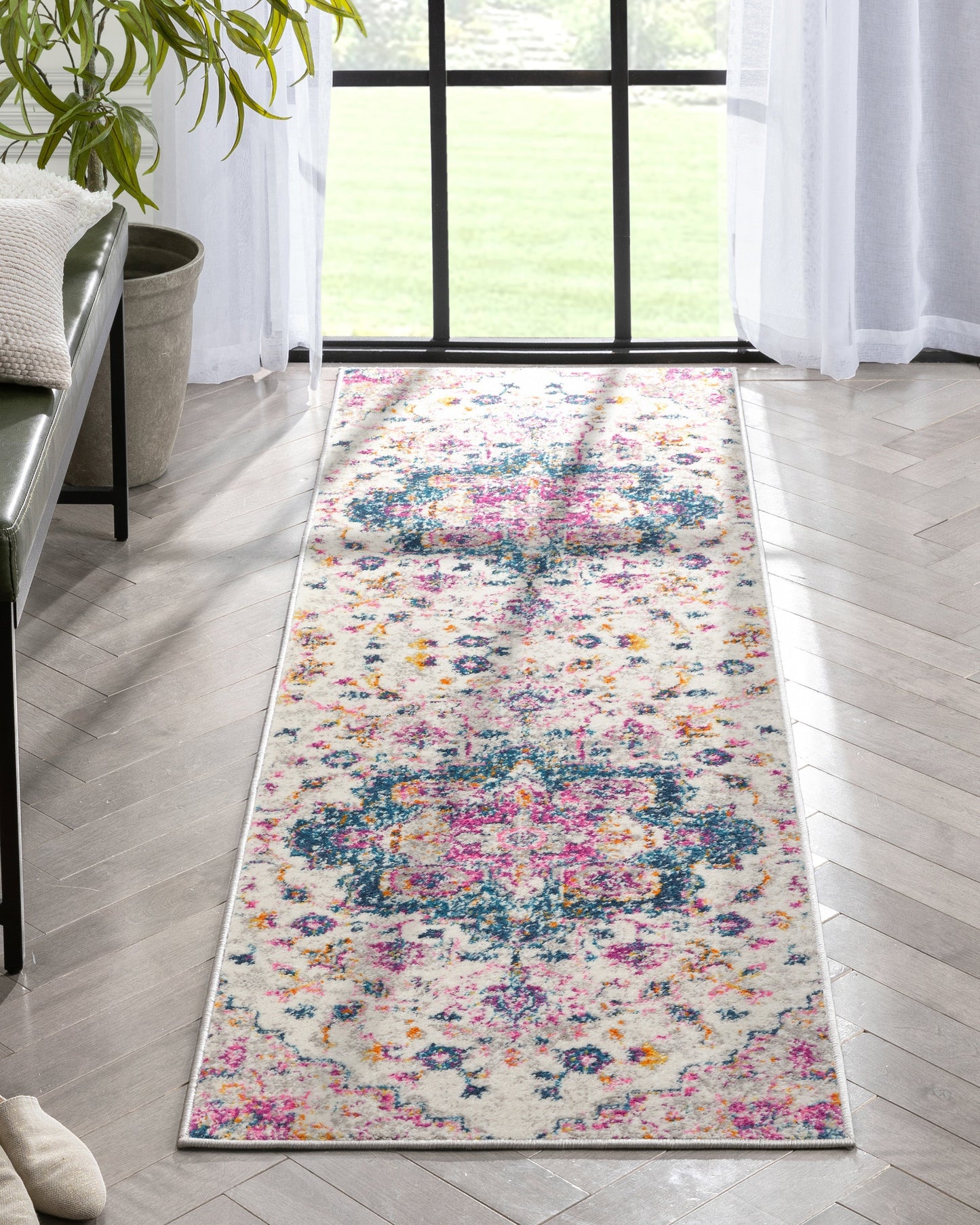 Taura Bohemian Oriental Perisan Fuchsia Rug PAL-19