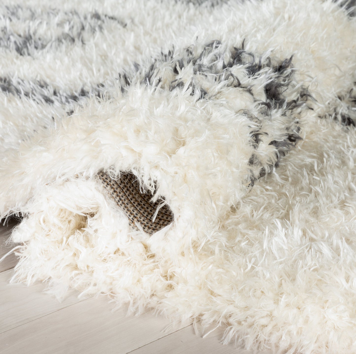 Yucca Modern Ethnic Shag Ivory Grey Soft Rug RUE-22