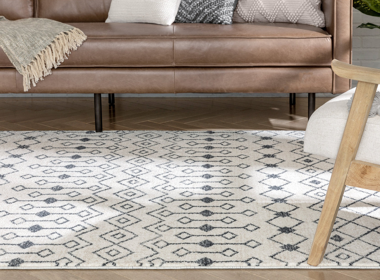 Transistora Nordic Tribal Trellis Pattern Charcoal Ivory Rug SE-283