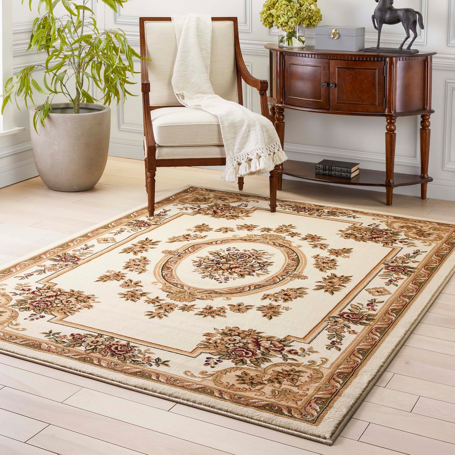 Le Petit Palais Ivory Traditional Rug 3632