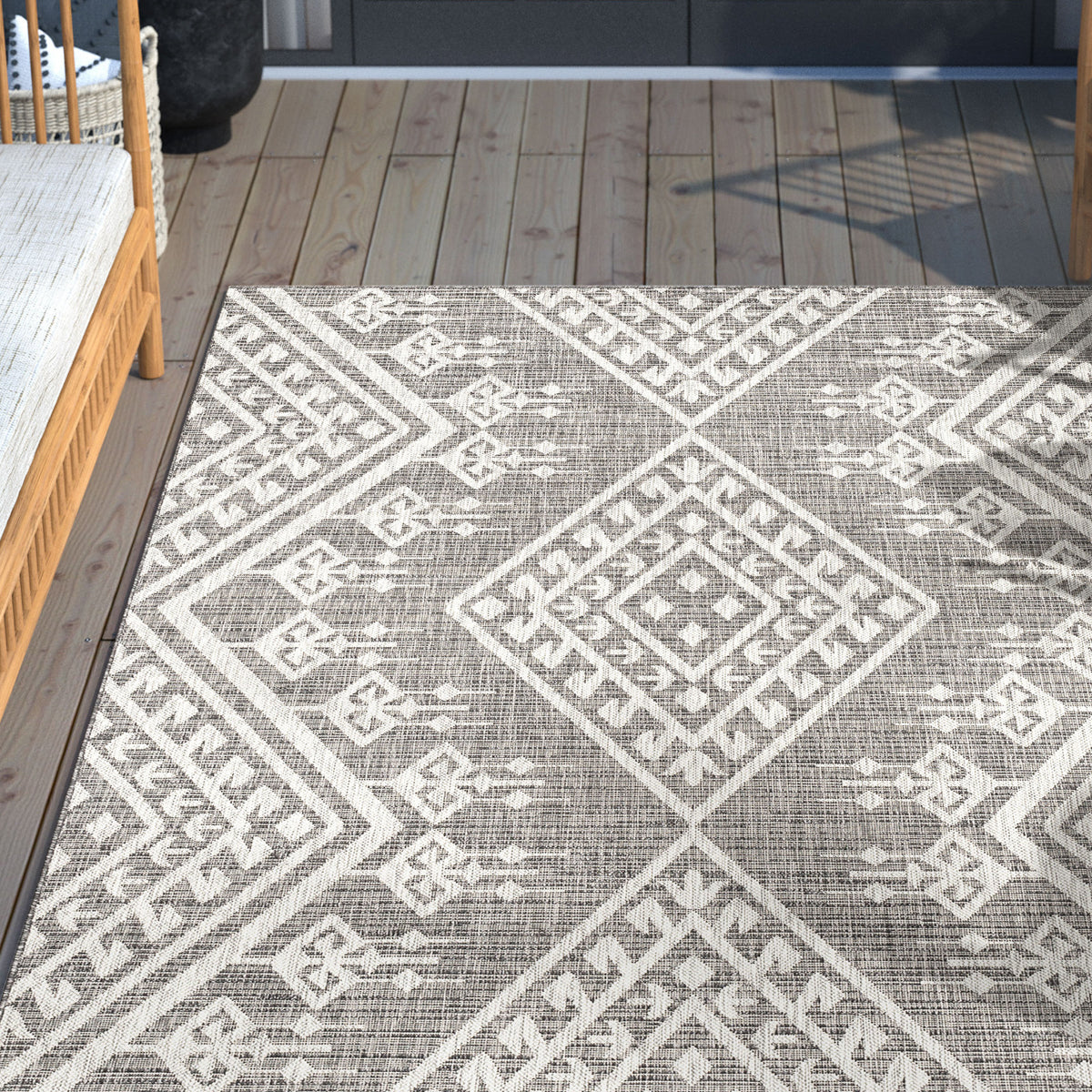 Cascade Tribal Diamond Black Indoor/Outdoor Rug MED-193