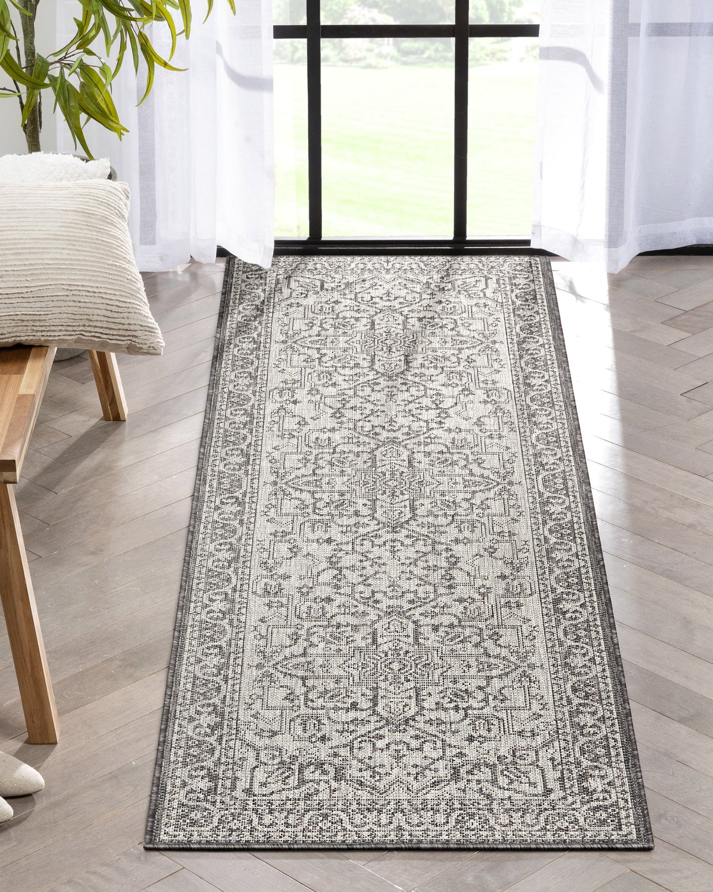 Celesine Oriental Medallion Indoor/Outdoor Black Flat-Weave Rug LIA-193