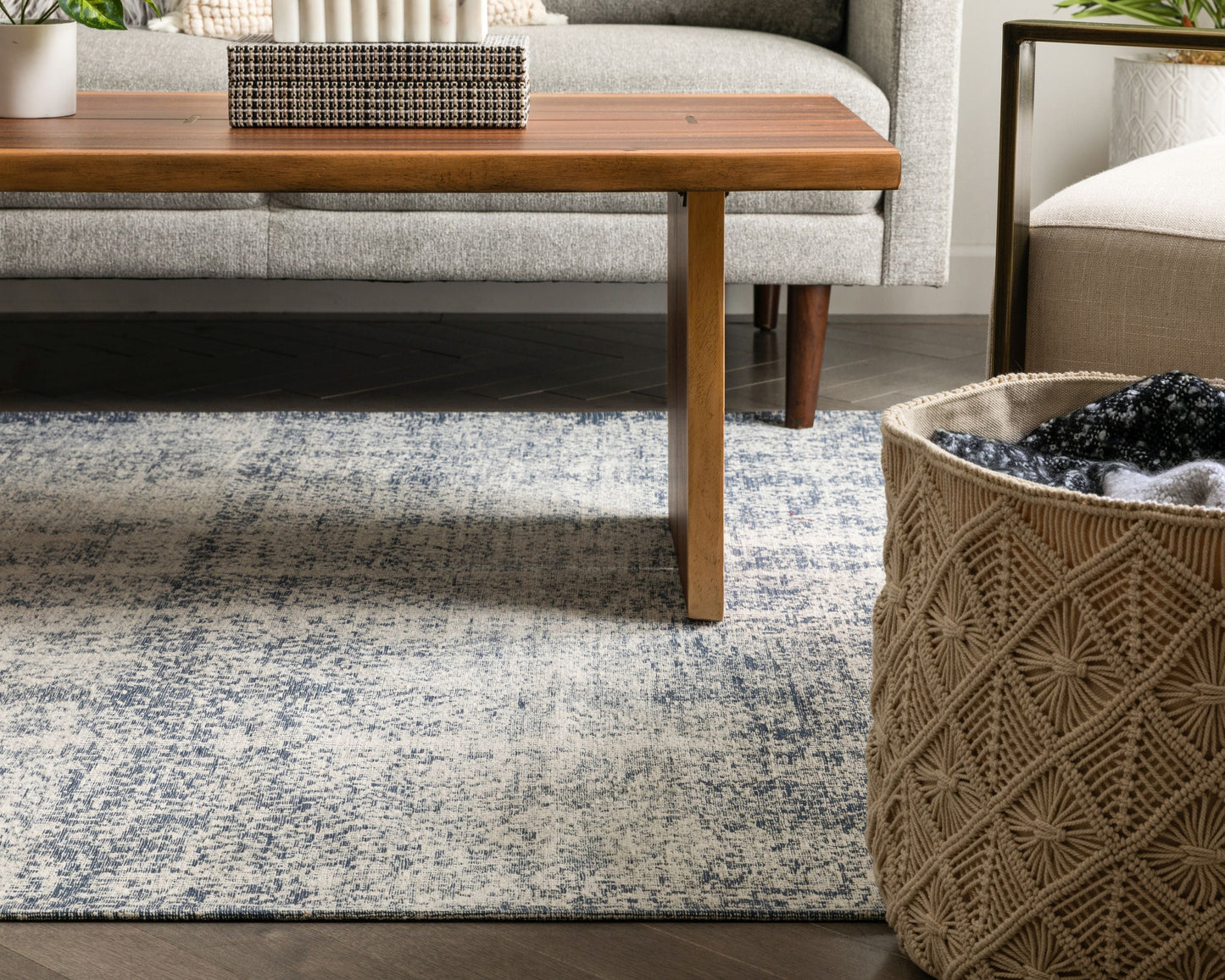 Atri Modern Distressed Abstract Beige Kilim-Style Rug LL-04