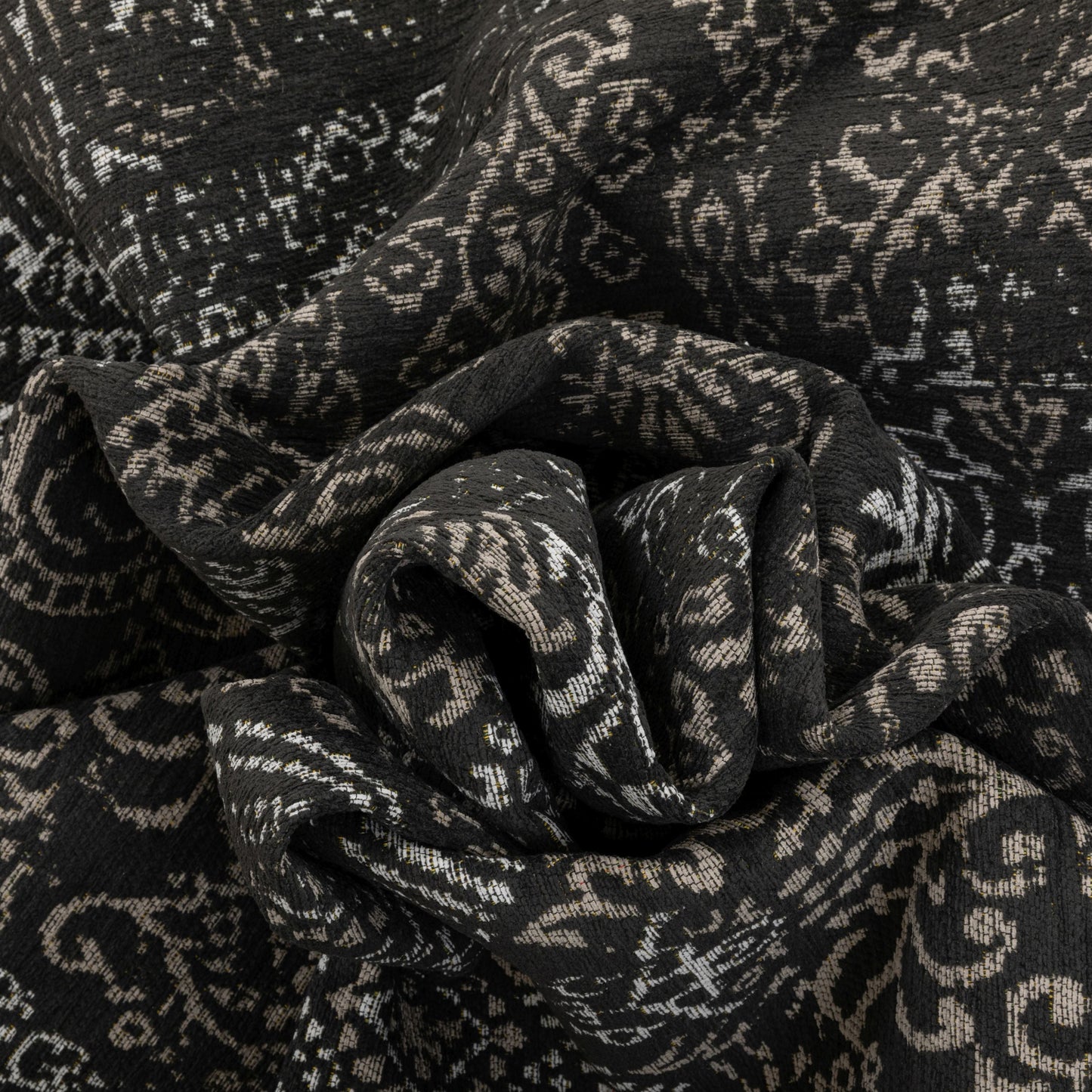 Jesi Vintage Distressed Damask Pattern Black Kilim-Style Rug LL-57