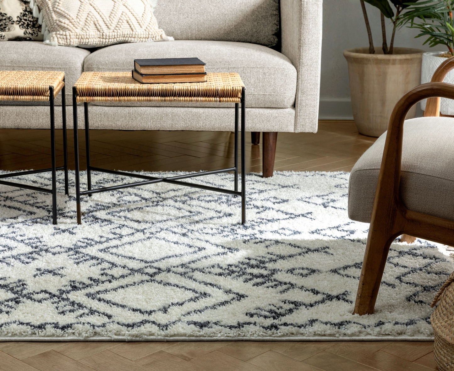 Chantico Moroccan Lattice Grey Shag Rug MEL-17