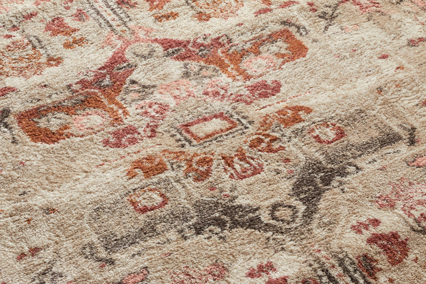 Celesita Blush/Ivory Traditional Vintage Rug VE-102
